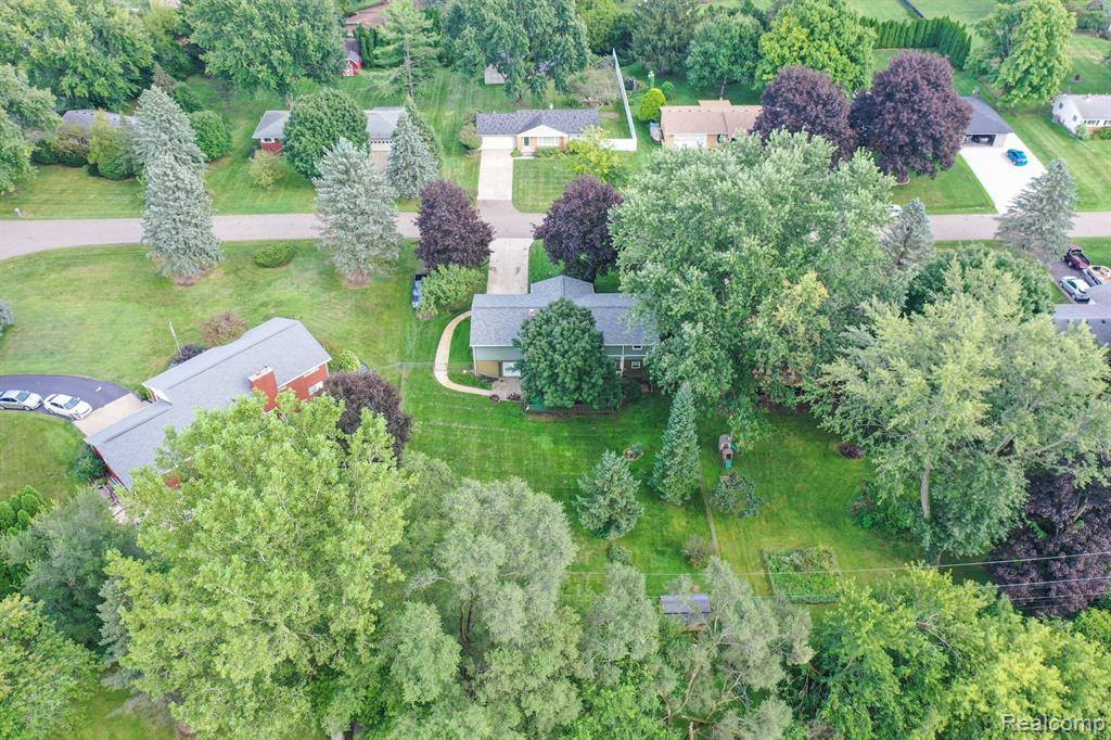 50 Meadowview Drive, Oceola Township, MI 48843