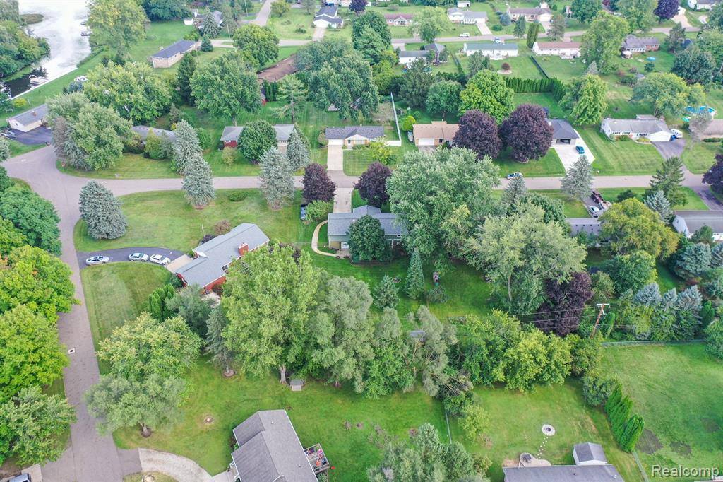 50 Meadowview Drive, Oceola Township, MI 48843