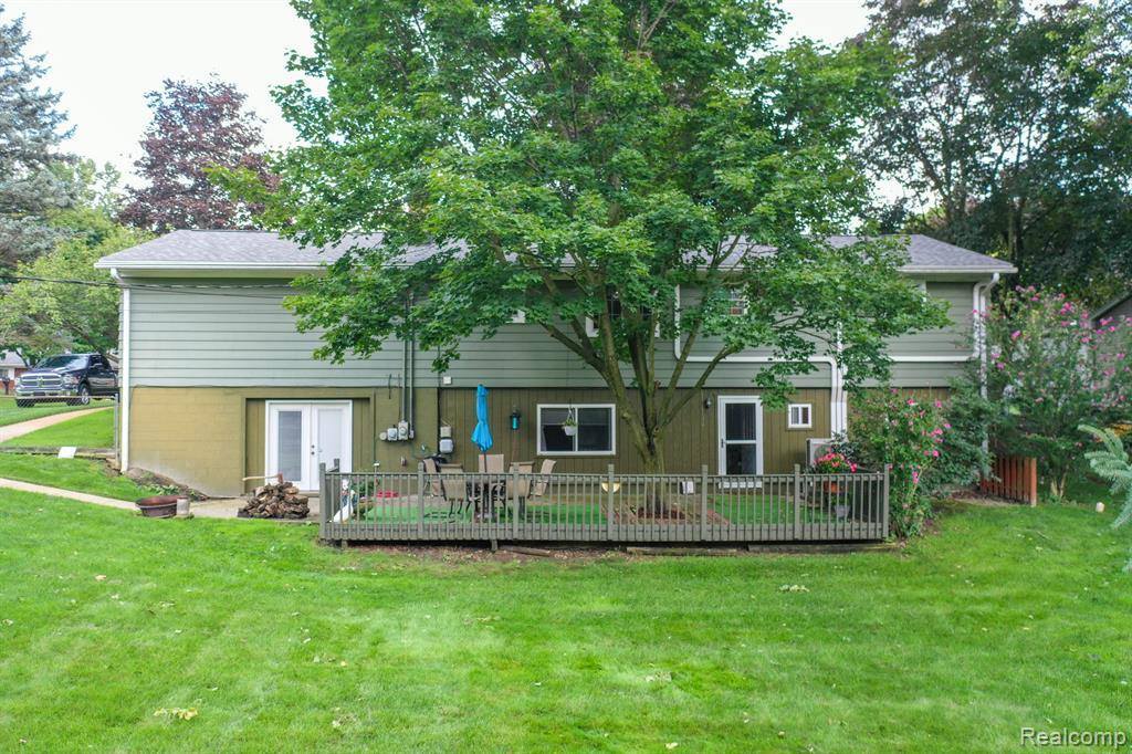 50 Meadowview Drive, Oceola Township, MI 48843