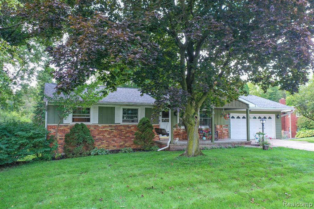 50 Meadowview Drive, Oceola Township, MI 48843