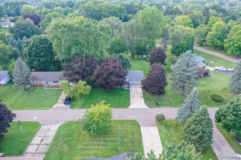 50 Meadowview Drive, Oceola Township, MI 48843