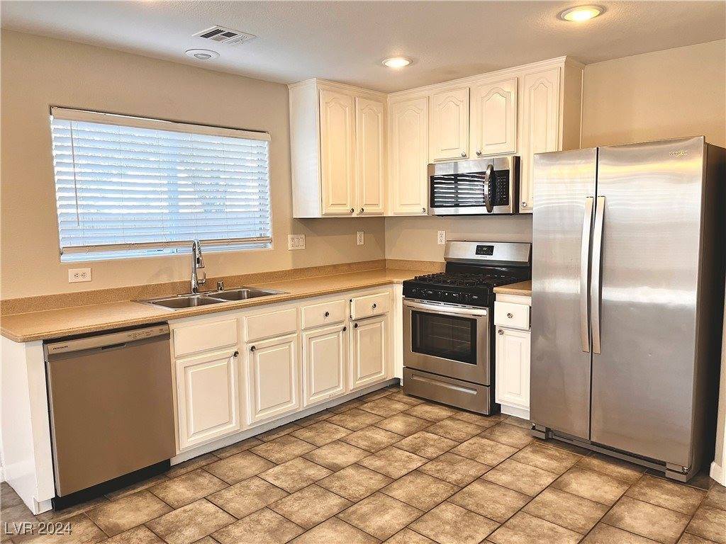 7244 Early Pioneer Avenue, Las Vegas, NV 89129