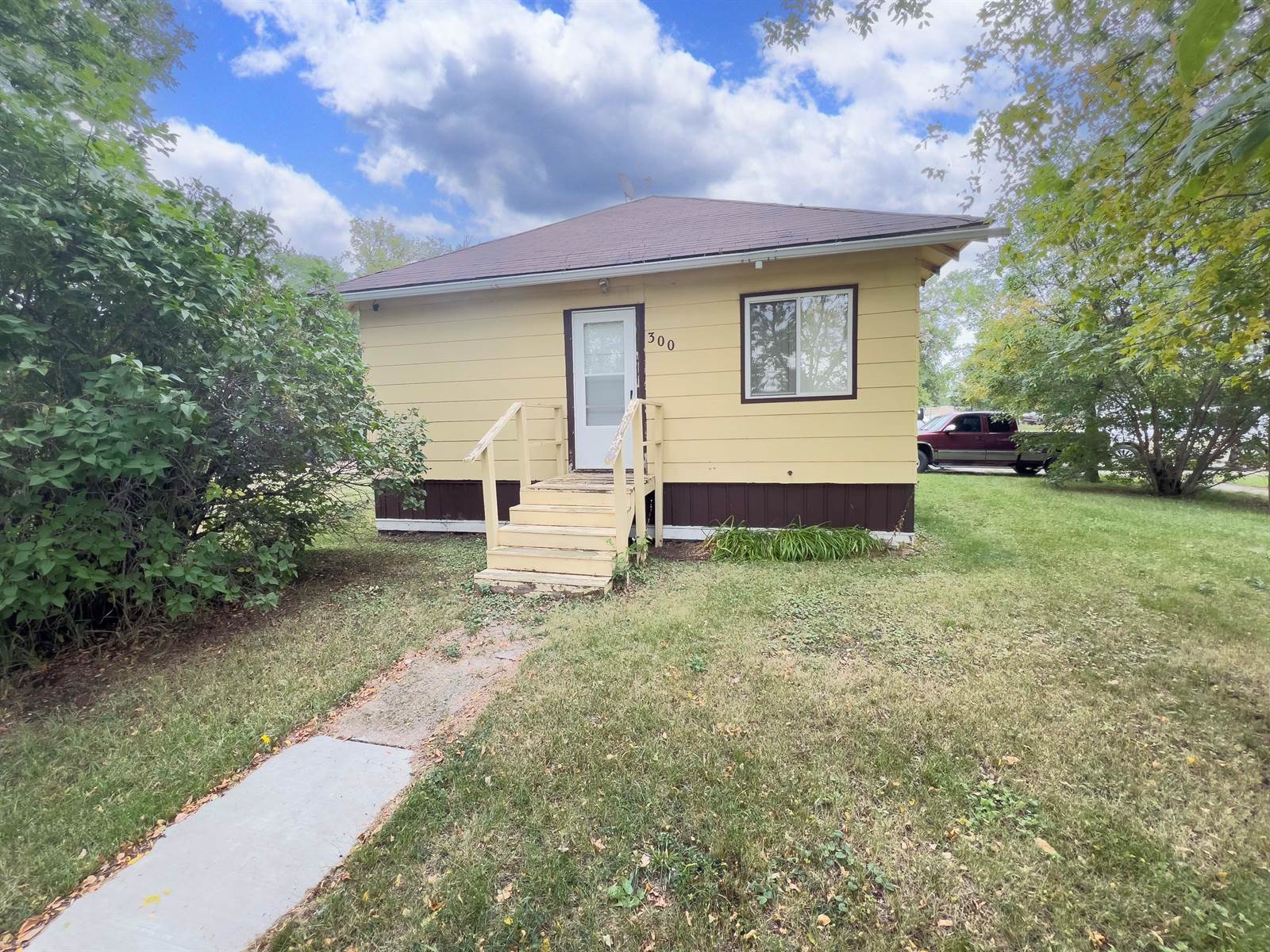 300 Main St N, Parshall, ND 58770