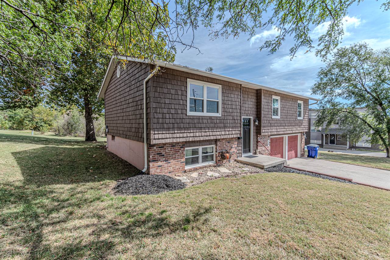 909 Dreiling Road, Junction City, KS 66441