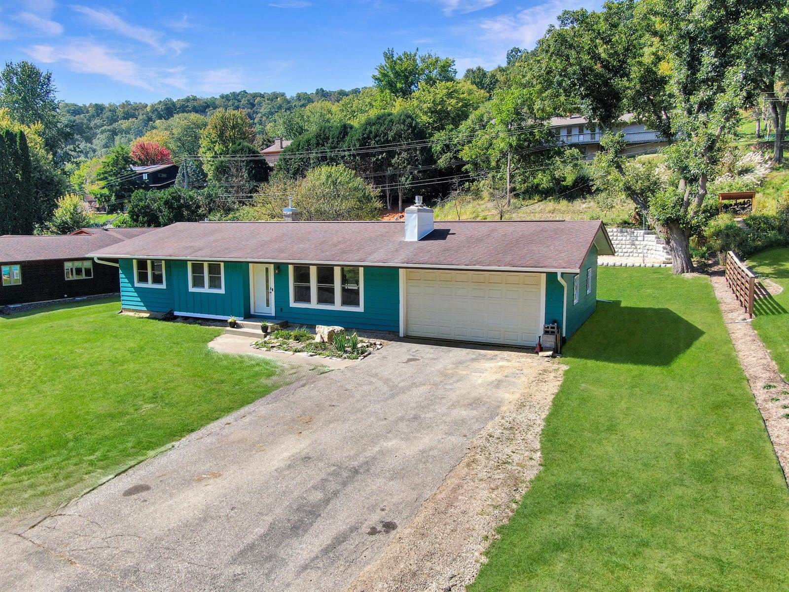 N2047 Valley Rd, La Crosse, WI 54601