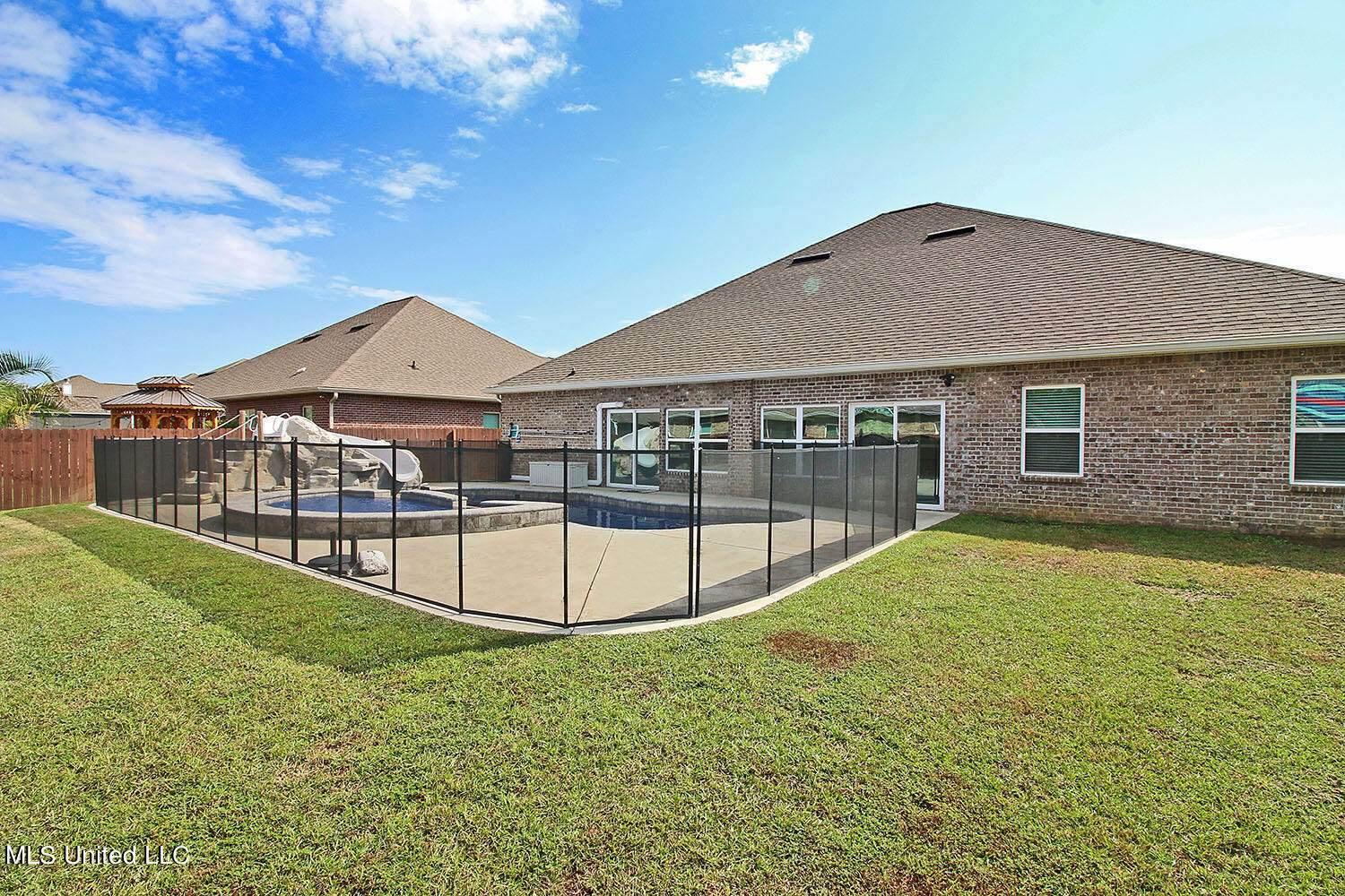 6621 Sugarcane Circle, Ocean Springs, MS 39564