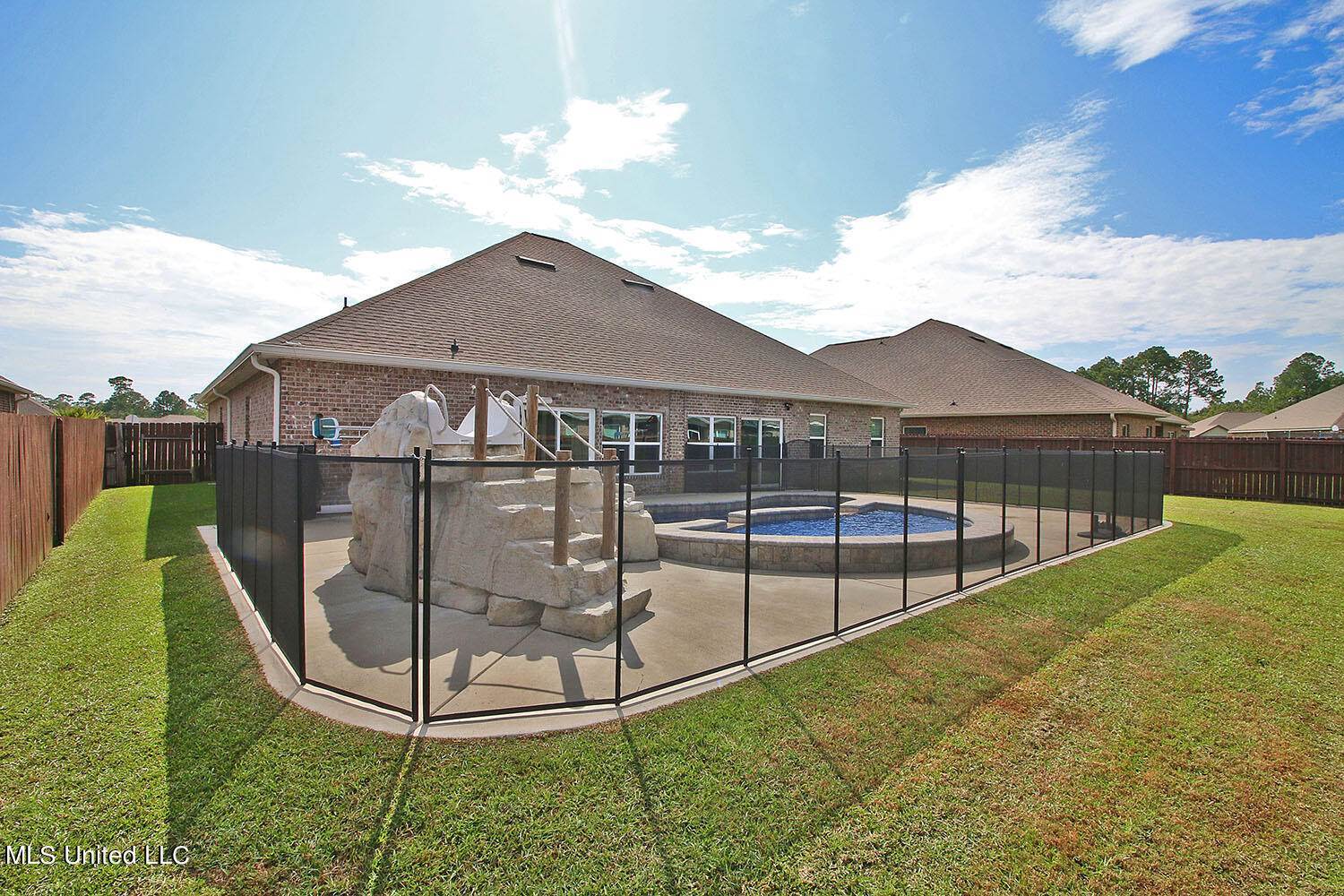 6621 Sugarcane Circle, Ocean Springs, MS 39564