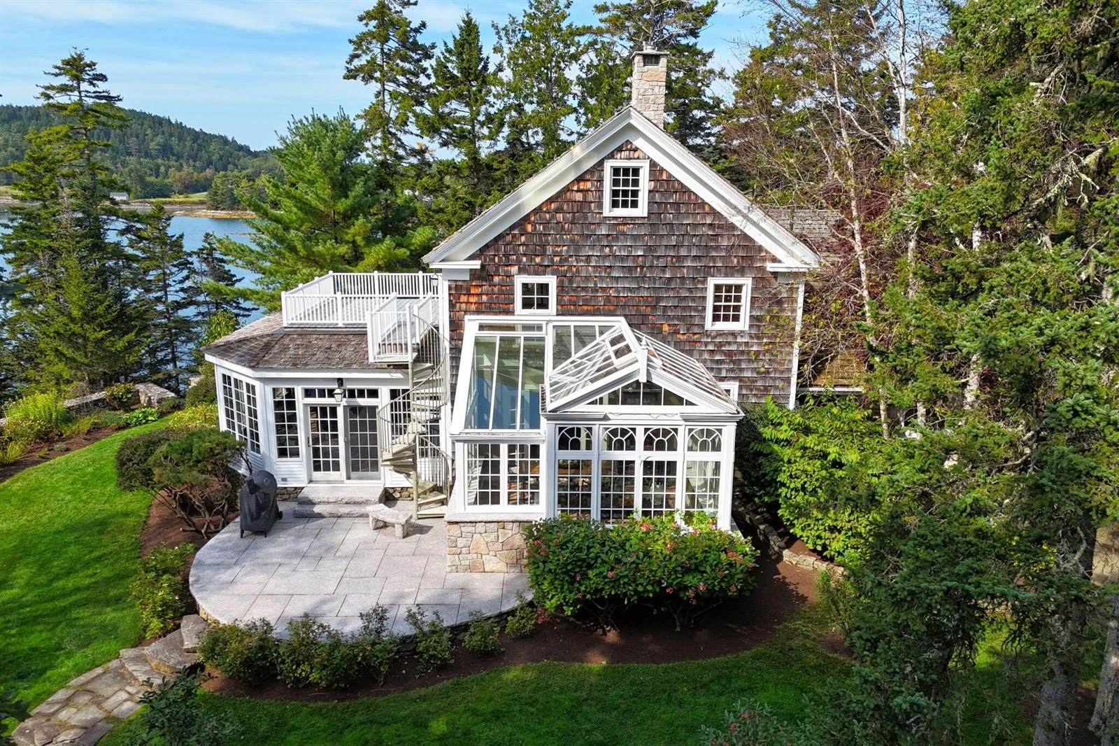 31 Harbor Lane, Brooksville, ME 04617