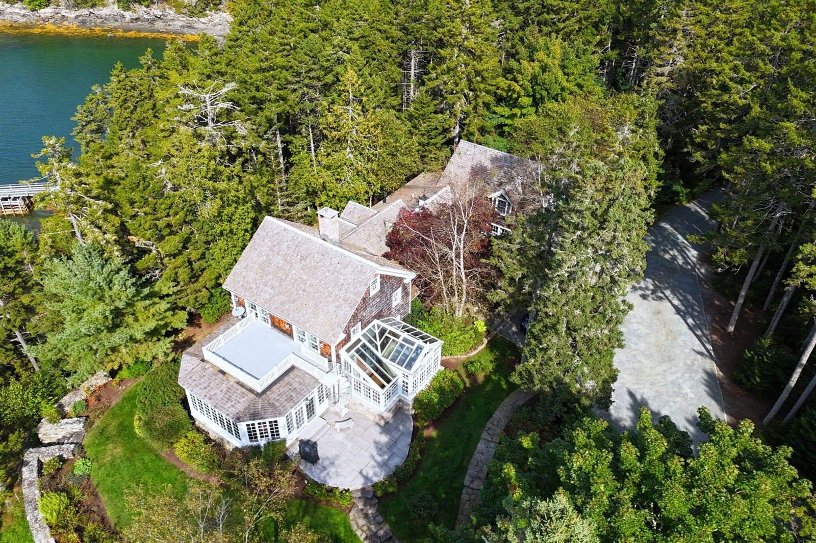 31 Harbor Lane, Brooksville, ME 04617