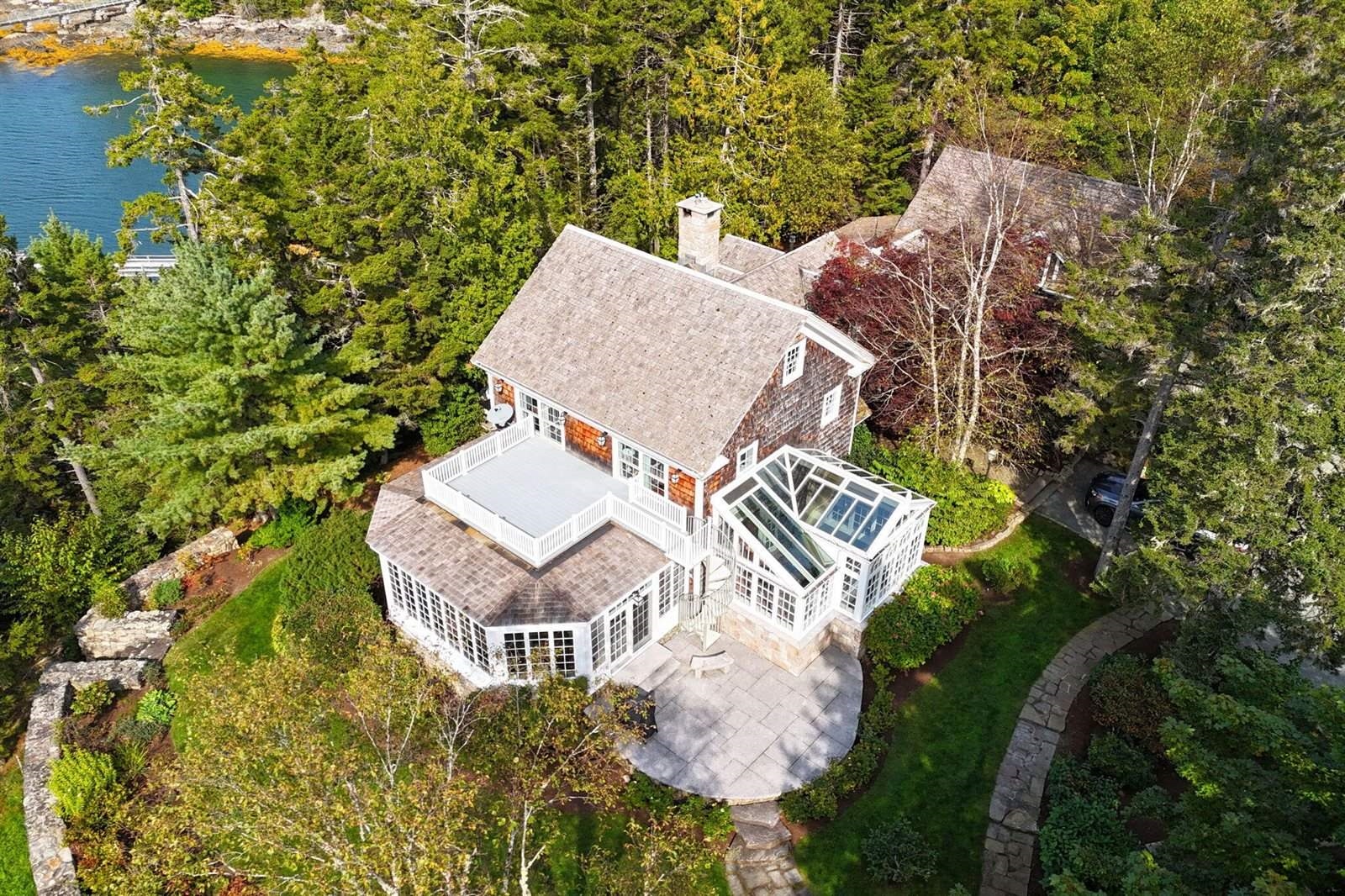 31 Harbor Lane, Brooksville, ME 04617