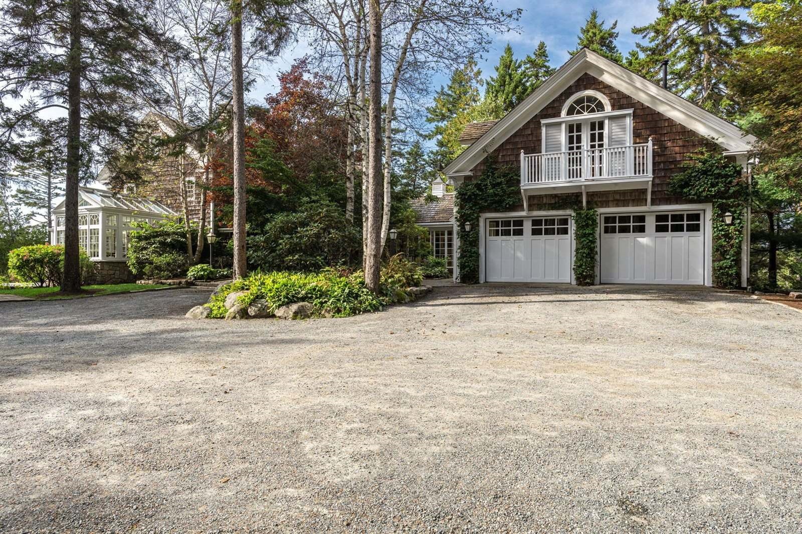 31 Harbor Lane, Brooksville, ME 04617