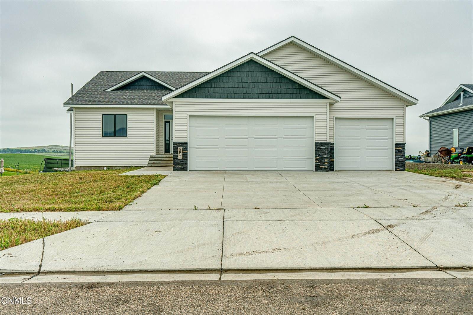 5511 Gold Drive, Bismarck, ND 58503