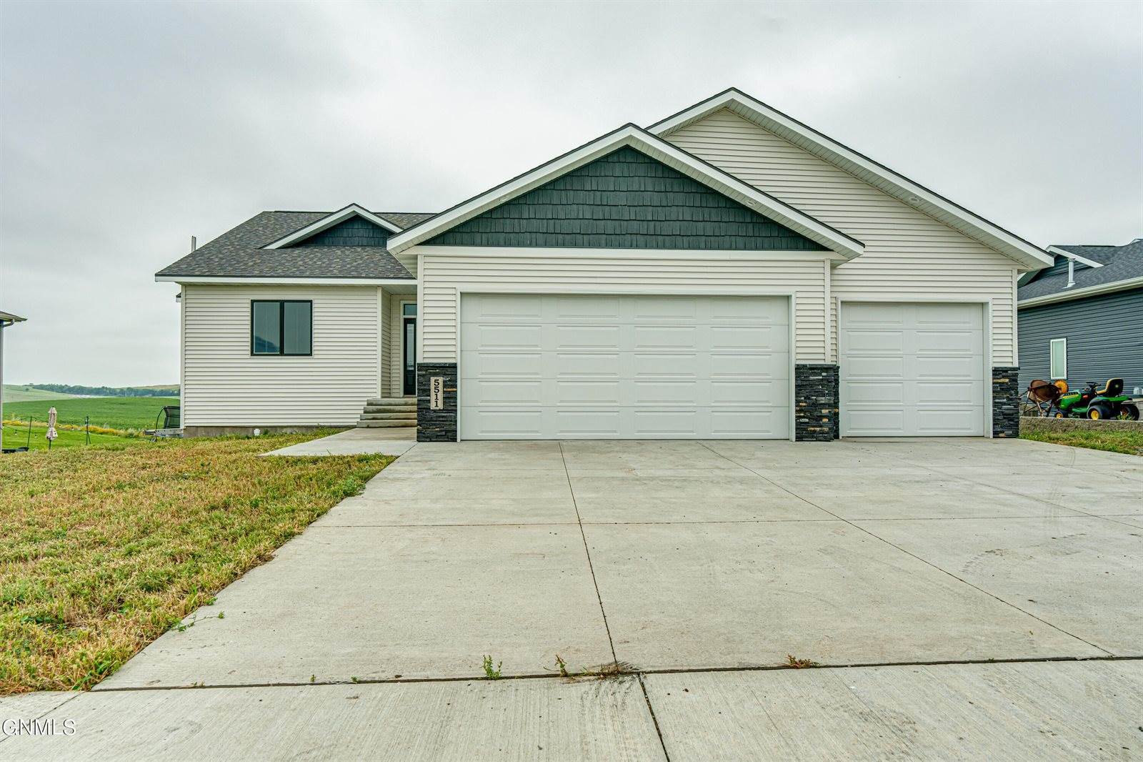 5511 Gold Drive, Bismarck, ND 58503