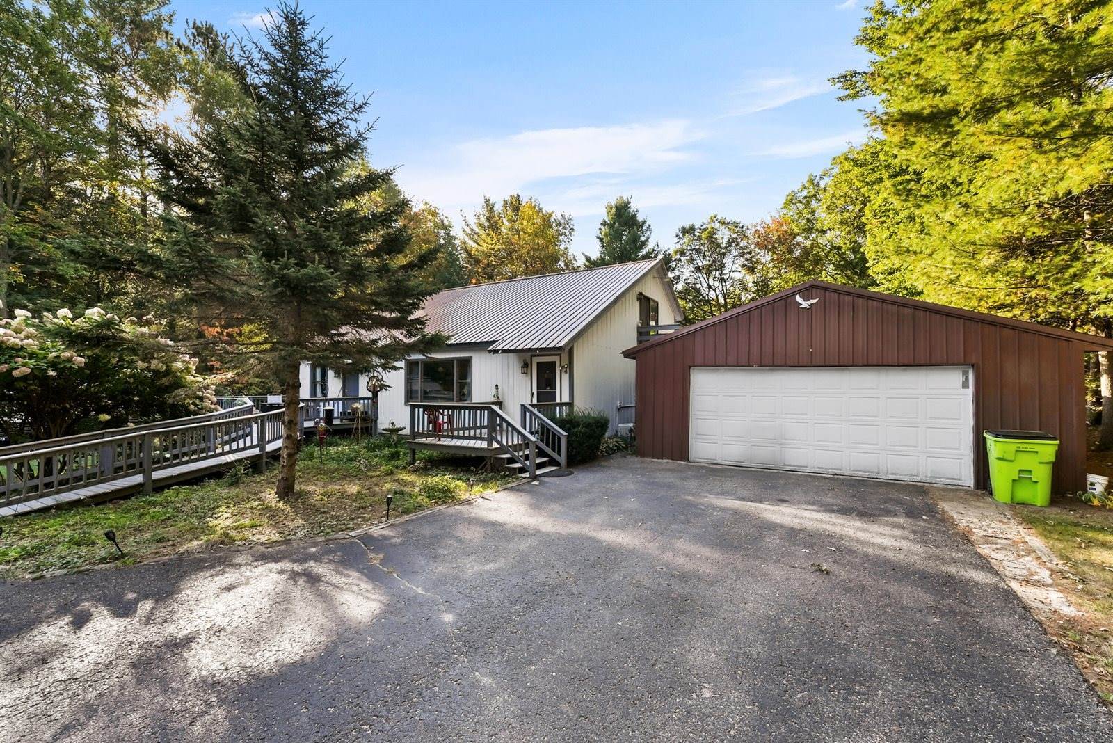 8075 North Higgins Lake Drive, Roscommon, MI 48653