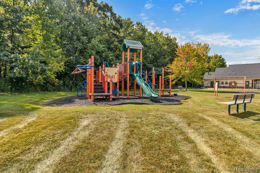 4336 Hampton Ridge Boulevard, Genoa Township, MI 48843