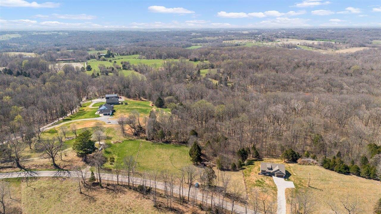 9351 Bowling Green Road, Scottsville, KY 42164