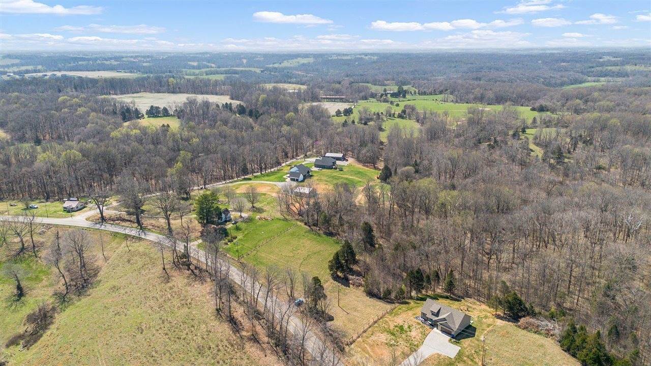 9351 Bowling Green Road, Scottsville, KY 42164