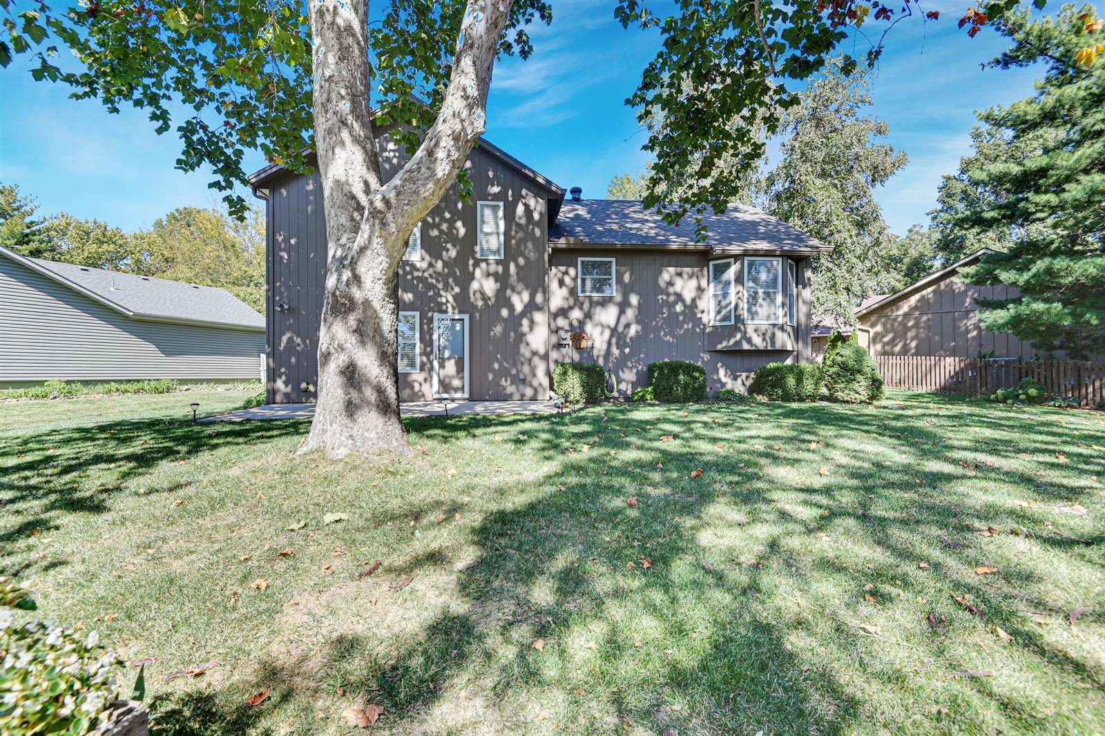 15125 S. Blackfeather Drive, Olathe, KS 66062