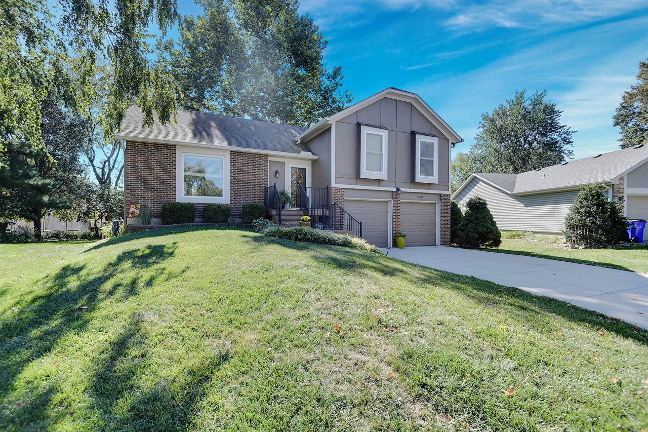 15125 S. Blackfeather Drive, Olathe, KS 66062