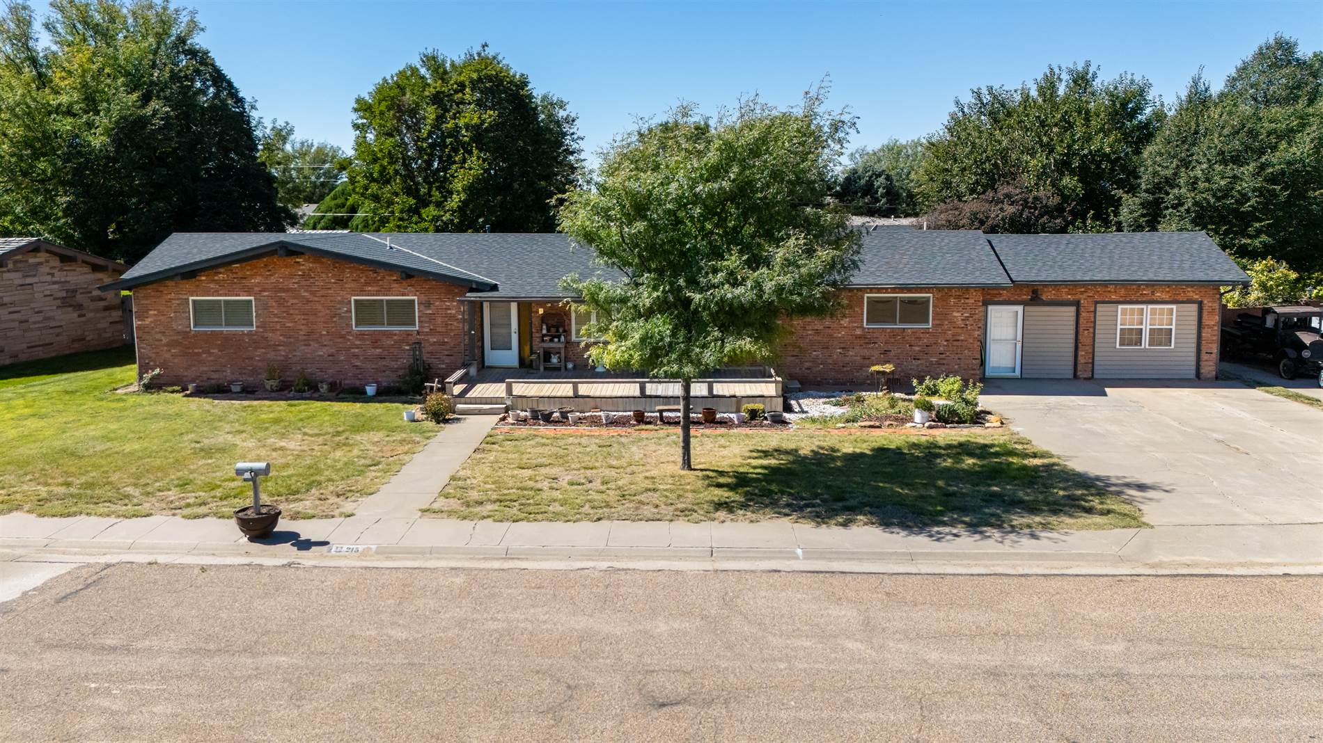 215 Maxwell Circle, Ulysses, KS 67880