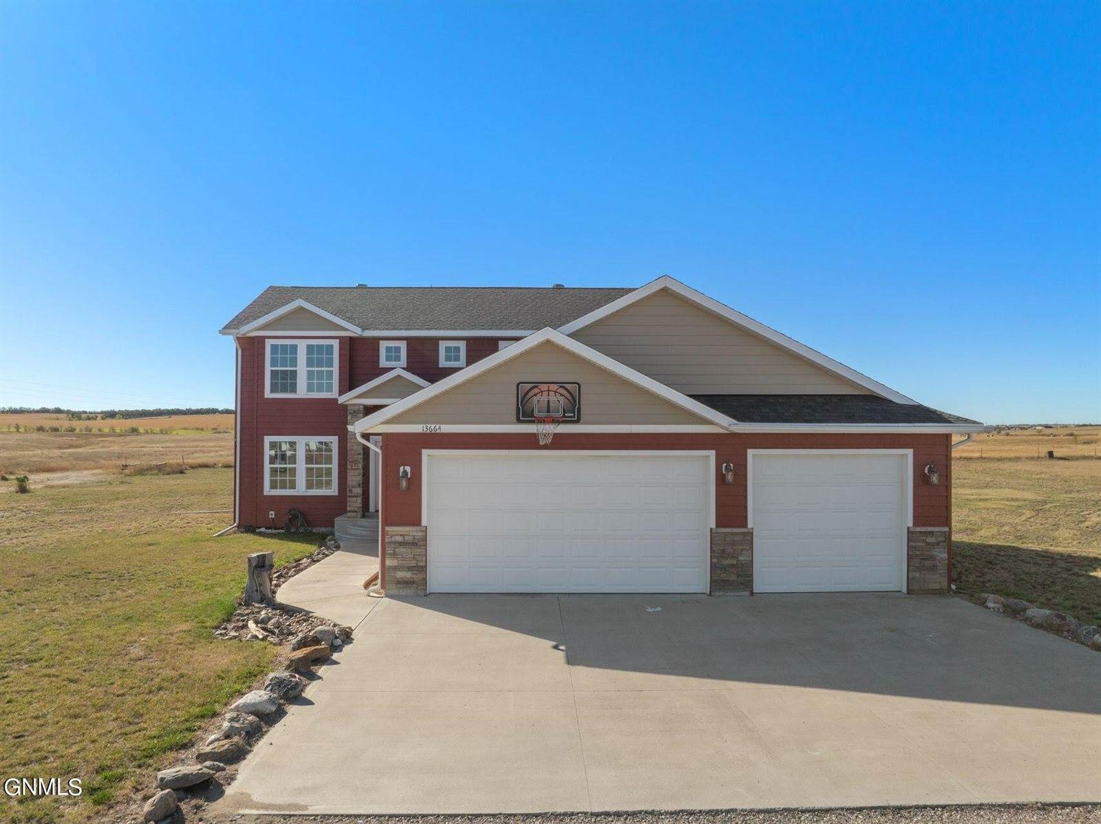 13664 Redwood Way, Williston, ND 58801