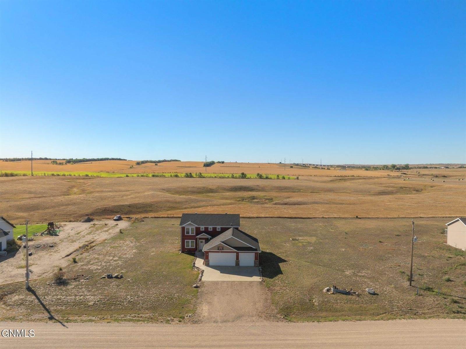 13664 Redwood Way, Williston, ND 58801