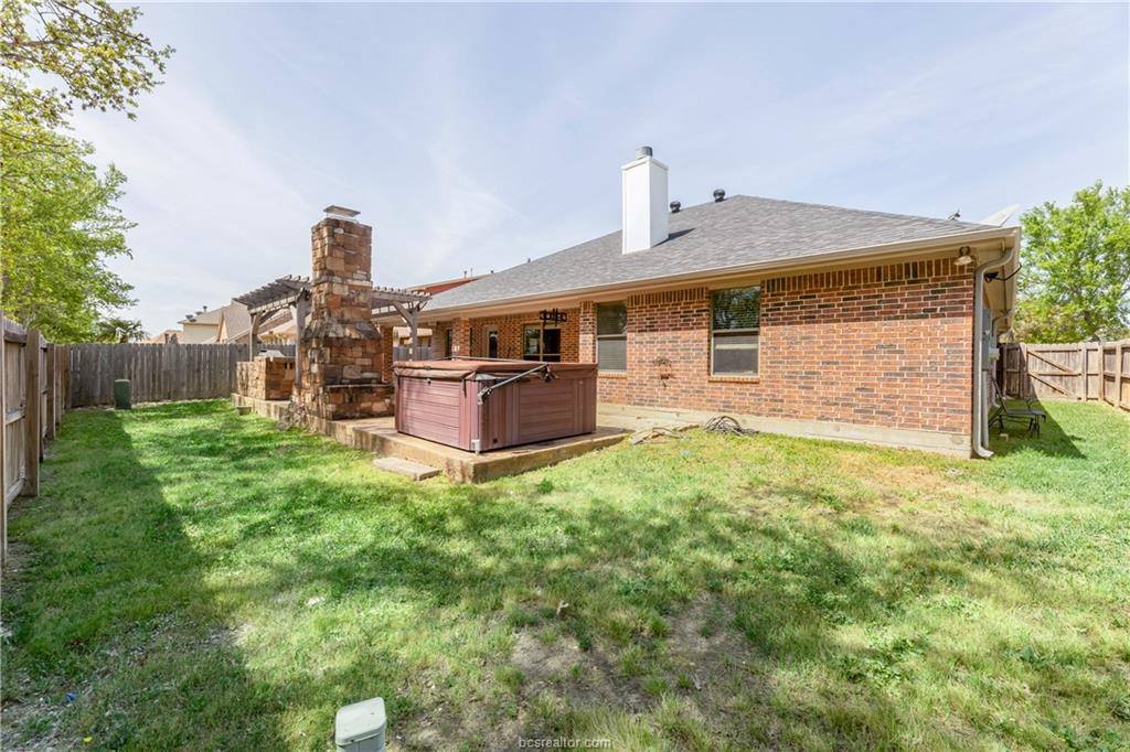 2455 Newark, College Station, TX 77845