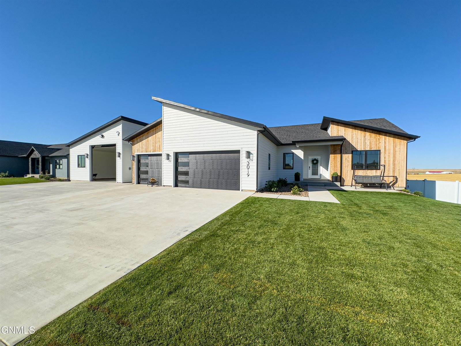 3019 44th Ave W, Williston, ND 58801