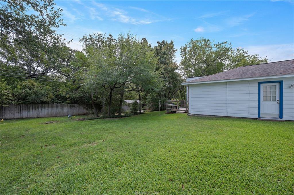 3911 Old Oaks Drive, Bryan, TX 77802