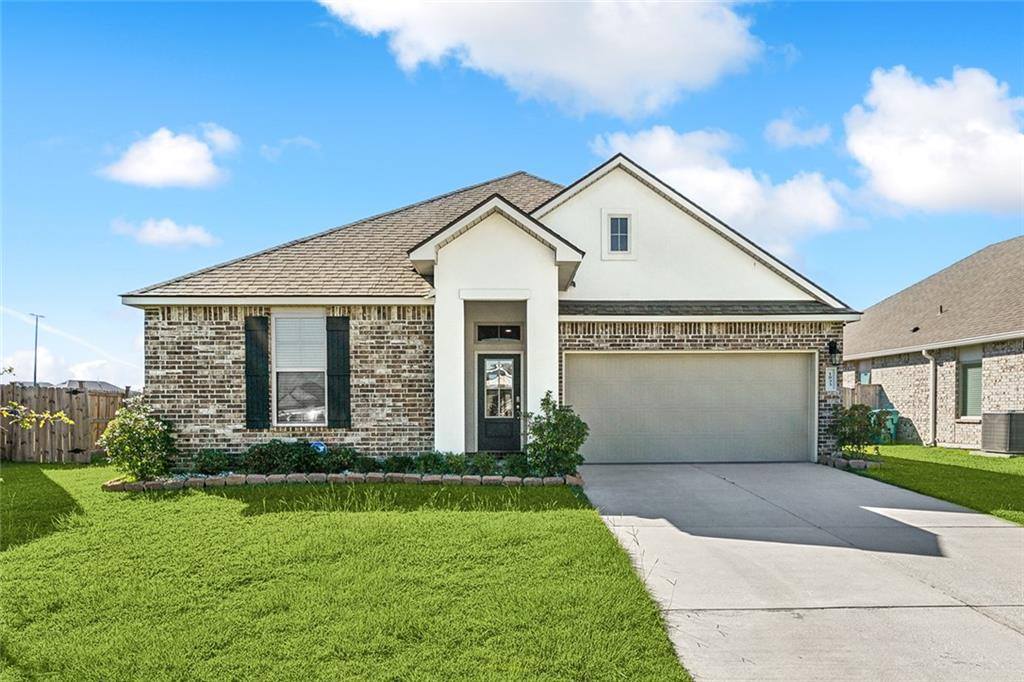 1833 East Lakeshore Landing Drive, Slidell, LA 70461