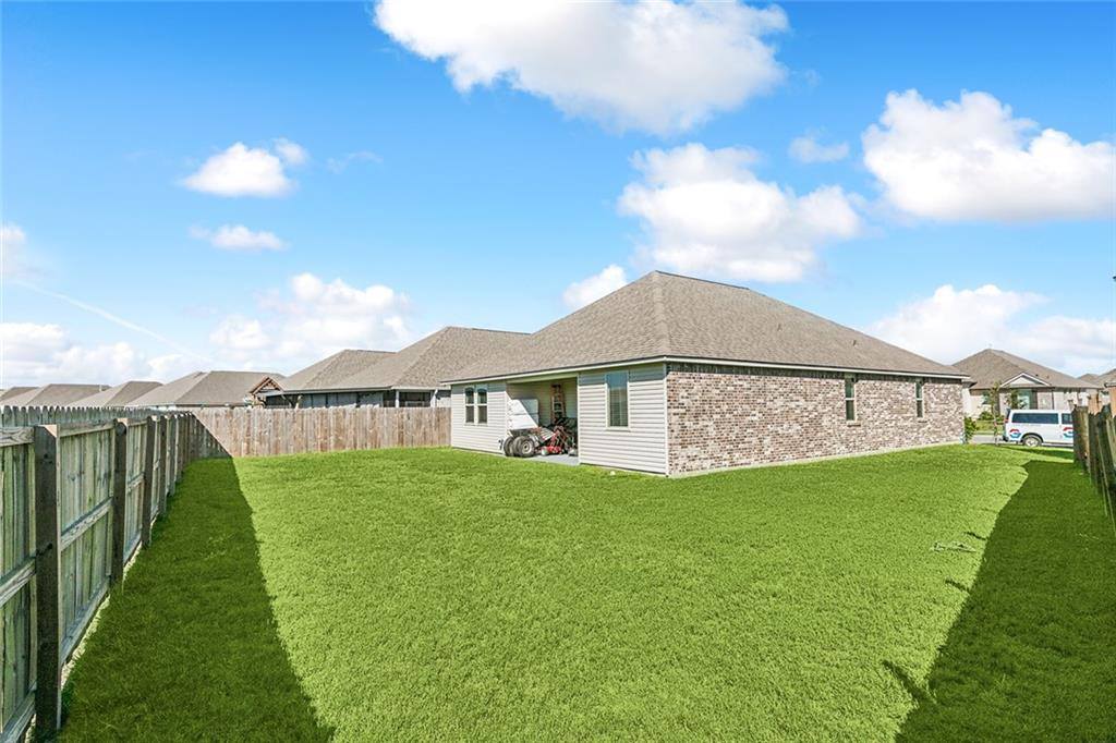 1833 East Lakeshore Landing Drive, Slidell, LA 70461