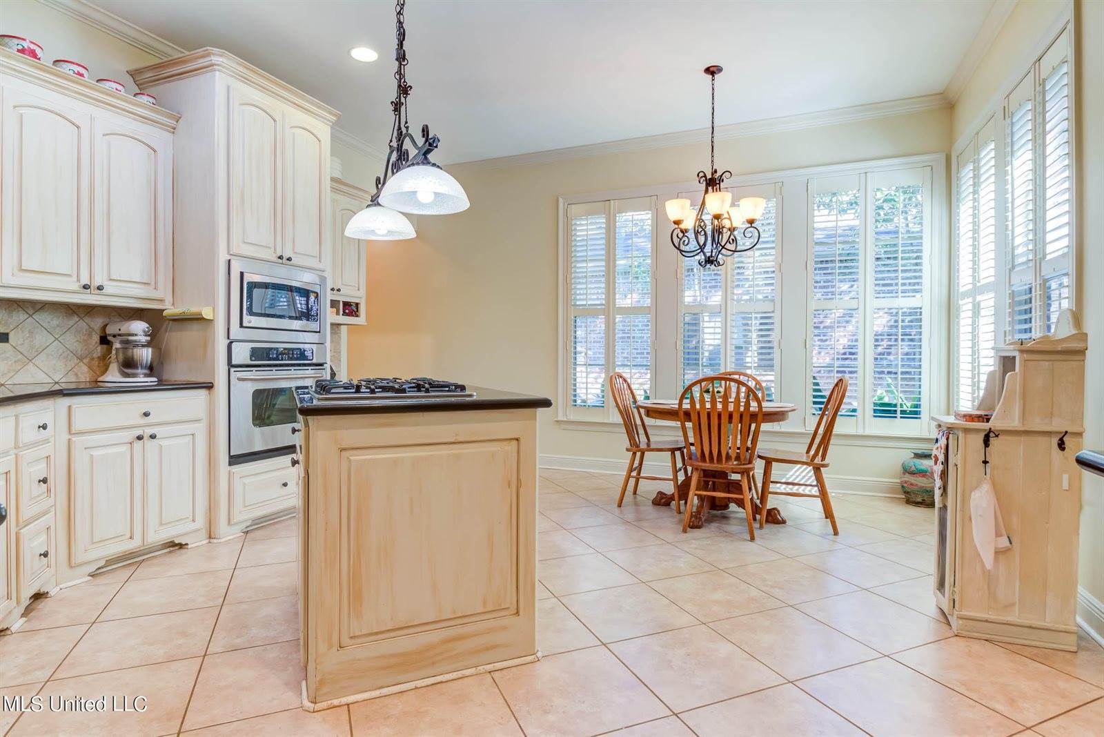 3808 Acadian Village Drive, Ocean Springs, MS 39564