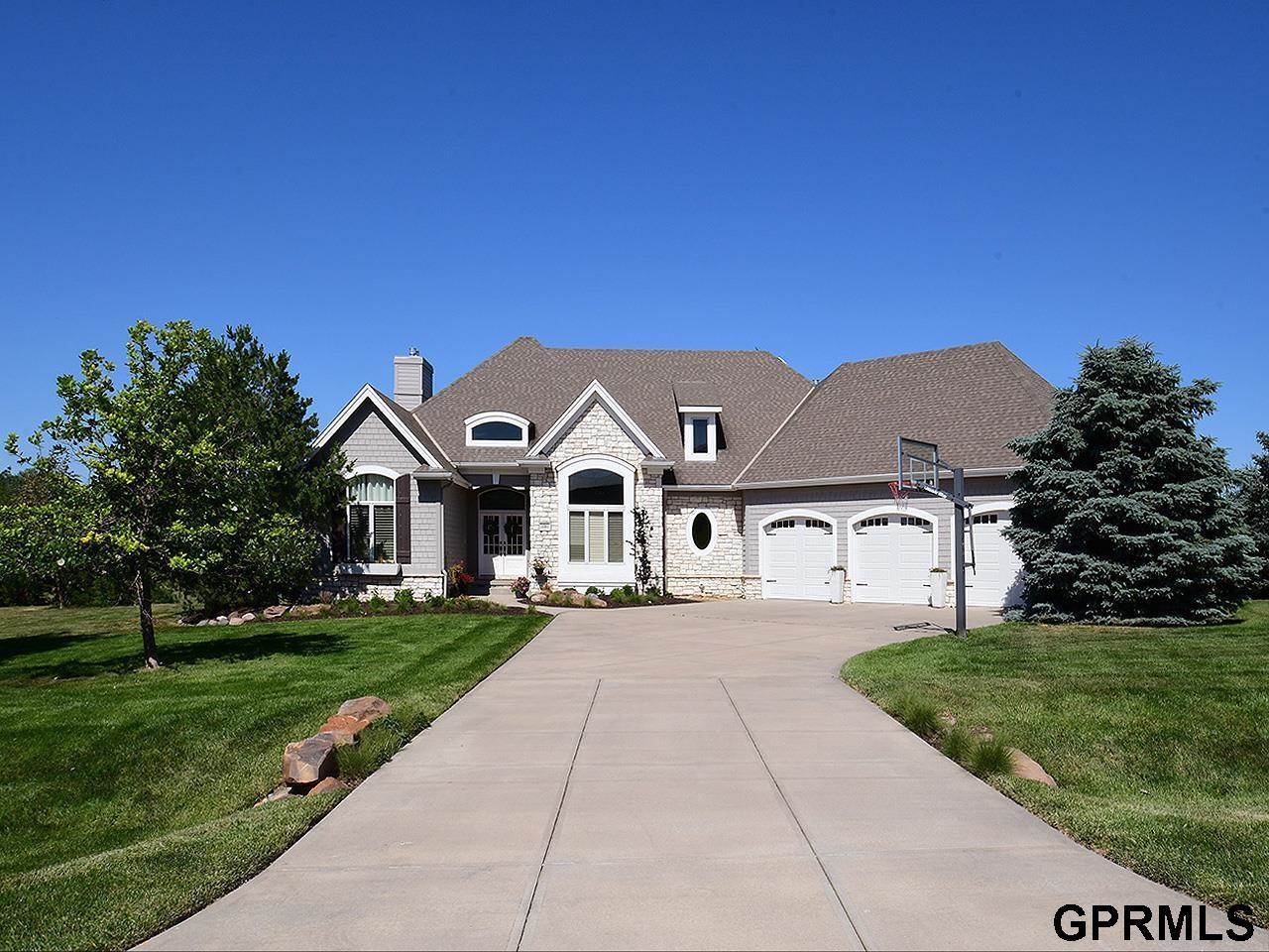 12261 Bobwhite Road, Gretna, NE 68028