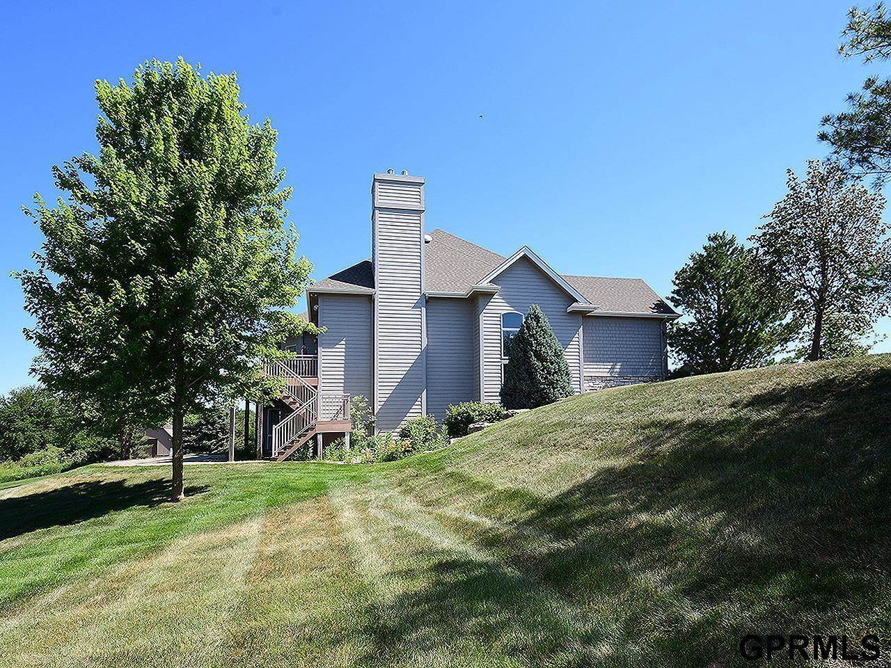 12261 Bobwhite Road, Gretna, NE 68028