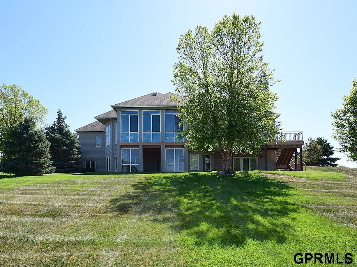 12261 Bobwhite Road, Gretna, NE 68028