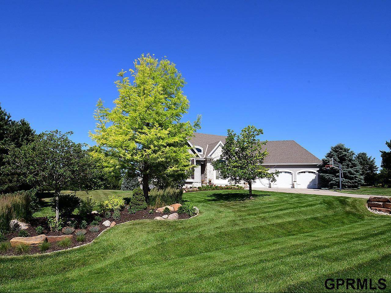 12261 Bobwhite Road, Gretna, NE 68028