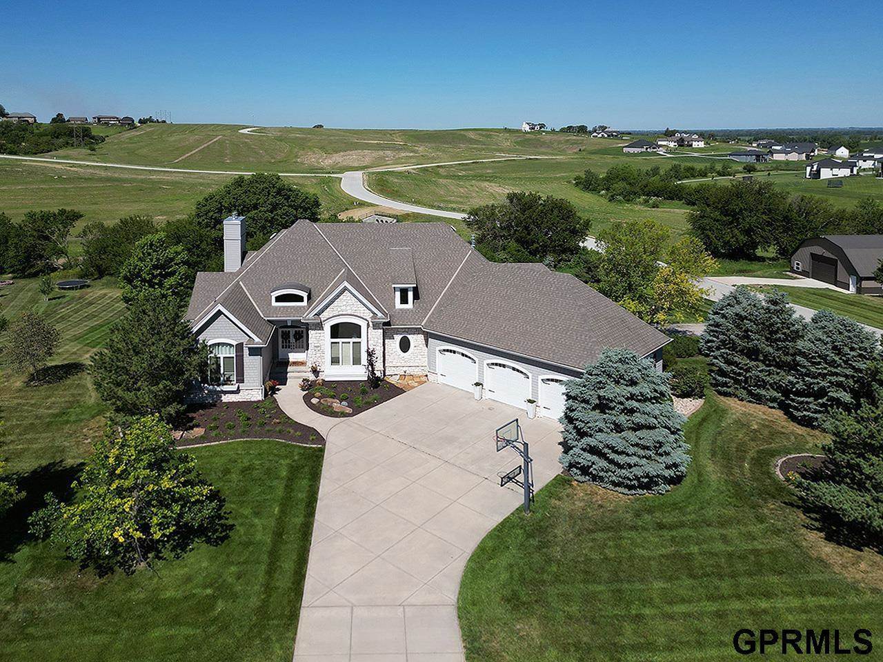 12261 Bobwhite Road, Gretna, NE 68028