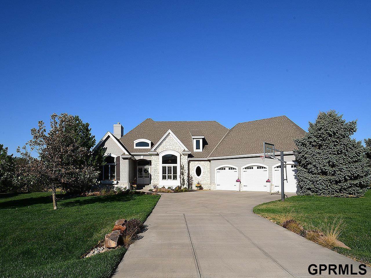 12261 Bobwhite Road, Gretna, NE 68028