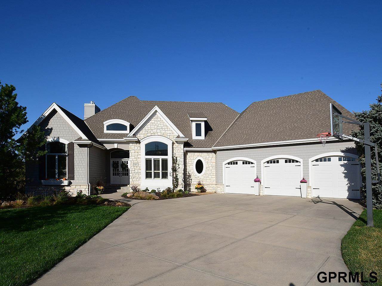 12261 Bobwhite Road, Gretna, NE 68028