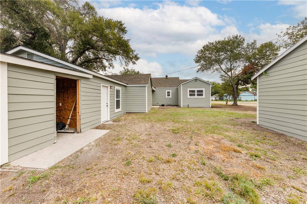 1207 Hoppess Street, Bryan, TX 77802