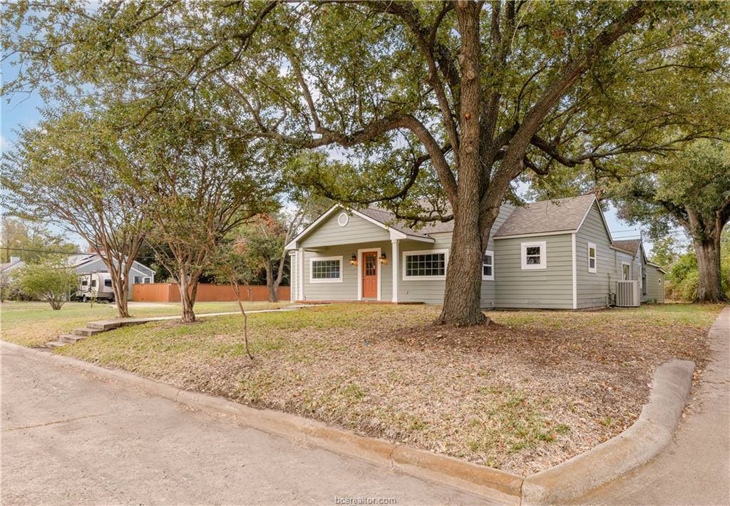 1207 Hoppess Street, Bryan, TX 77802