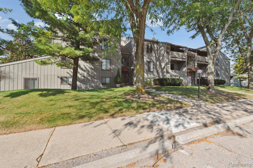 9601 Bayview Drive, #301, Ypsilanti Township, MI 48197