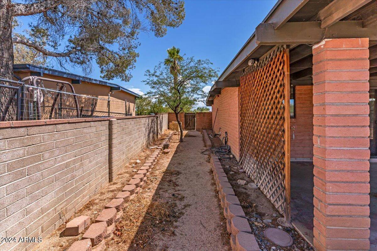 612 West Placita De La Poza --, Tucson, AZ 85704