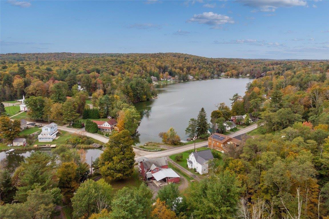 7335 Laurel Lake Road, Brackney, PA 18812