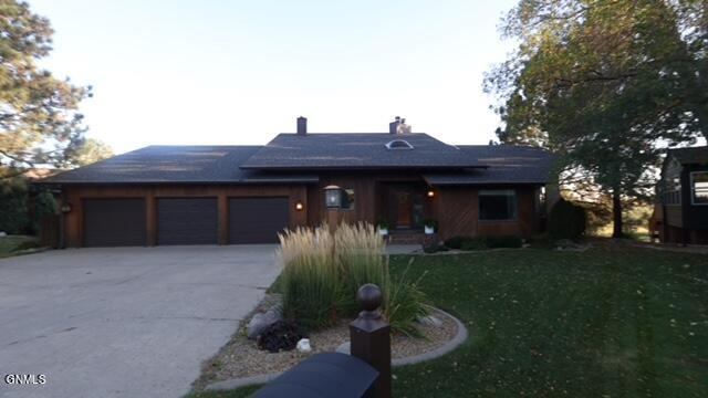 96 Country Club Drive Drive, Bismarck, ND 58501