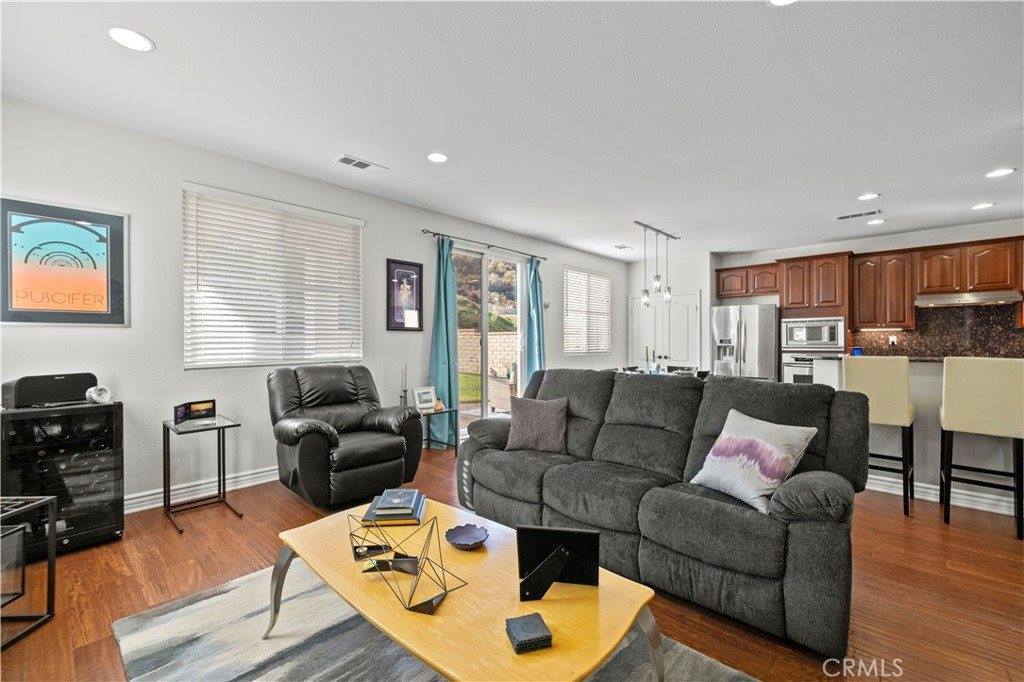 28112 Brett Court, Saugus, CA 91350