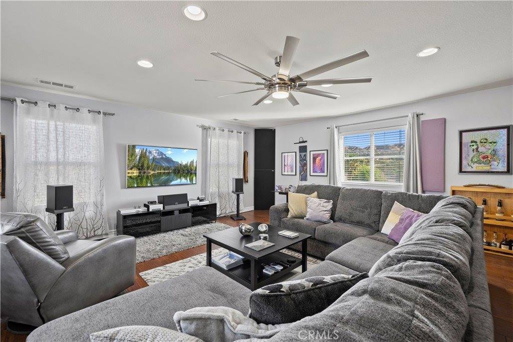 28112 Brett Court, Saugus, CA 91350