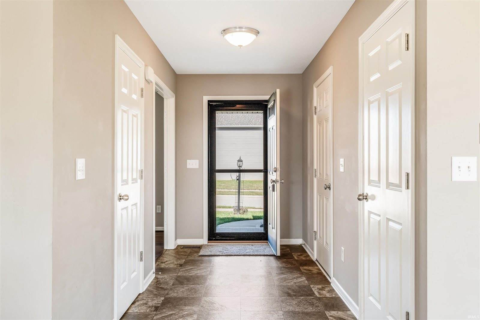 14949 Whitaker Drive, Fort Wayne, IN 46818