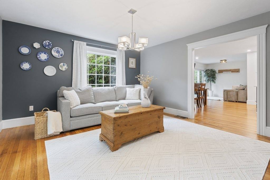 20 Spring St, Medfield, MA 02052