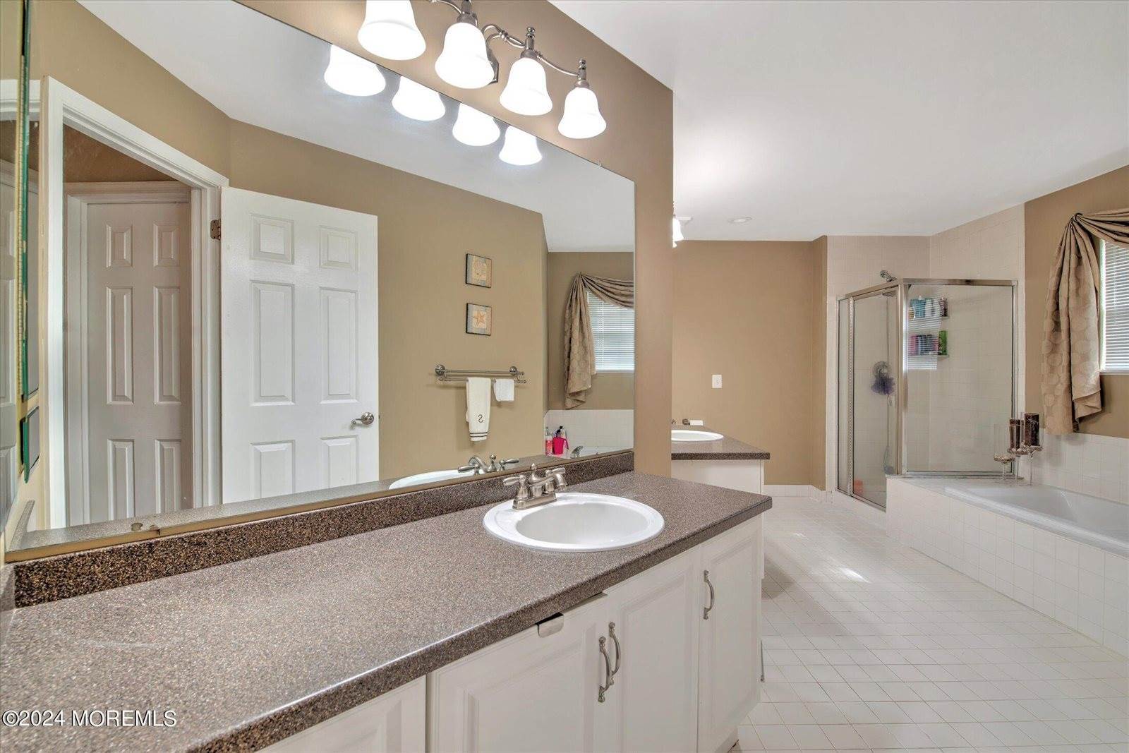 12 Woodmere Court, Old Bridge, NJ 08857